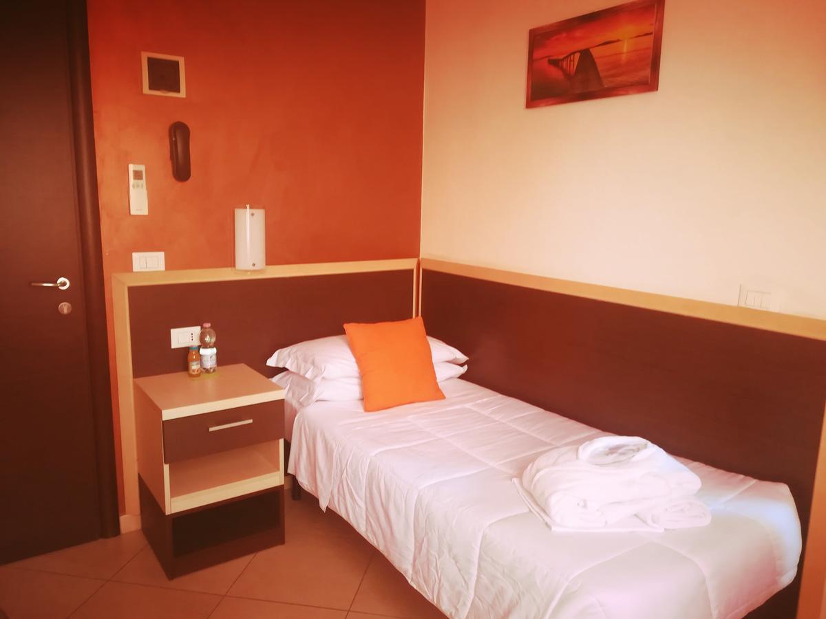 New Hotel Europa Crevalcore Екстериор снимка